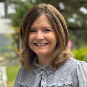 Debbie Tkach headshot